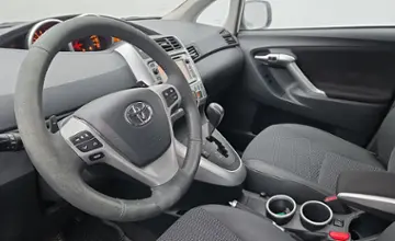 Toyota Verso 2012 года за 33 990 BYN в Минск