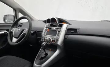 Toyota Verso 2012 года за 33 990 BYN в Минск