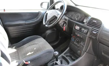 Opel Zafira 2002 года за 9 990 BYN в Минск