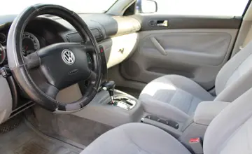 Volkswagen Passat 2002 года за 14 990 BYN в Минск