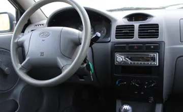 Kia Rio 2004 года за 4 990 BYN в Минск