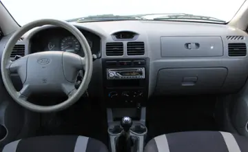 Kia Rio 2004 года за 4 990 BYN в Минск