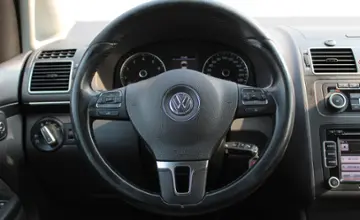 Volkswagen Touran 2010 года за 28 990 BYN в Минск