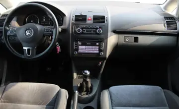 Volkswagen Touran 2010 года за 28 990 BYN в Минск