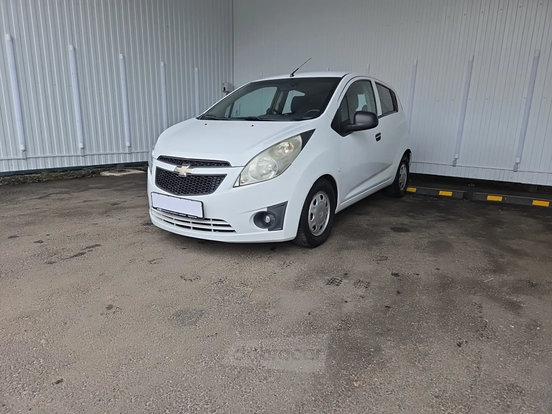 Автомобиль Chevrolet Spark (2012)
