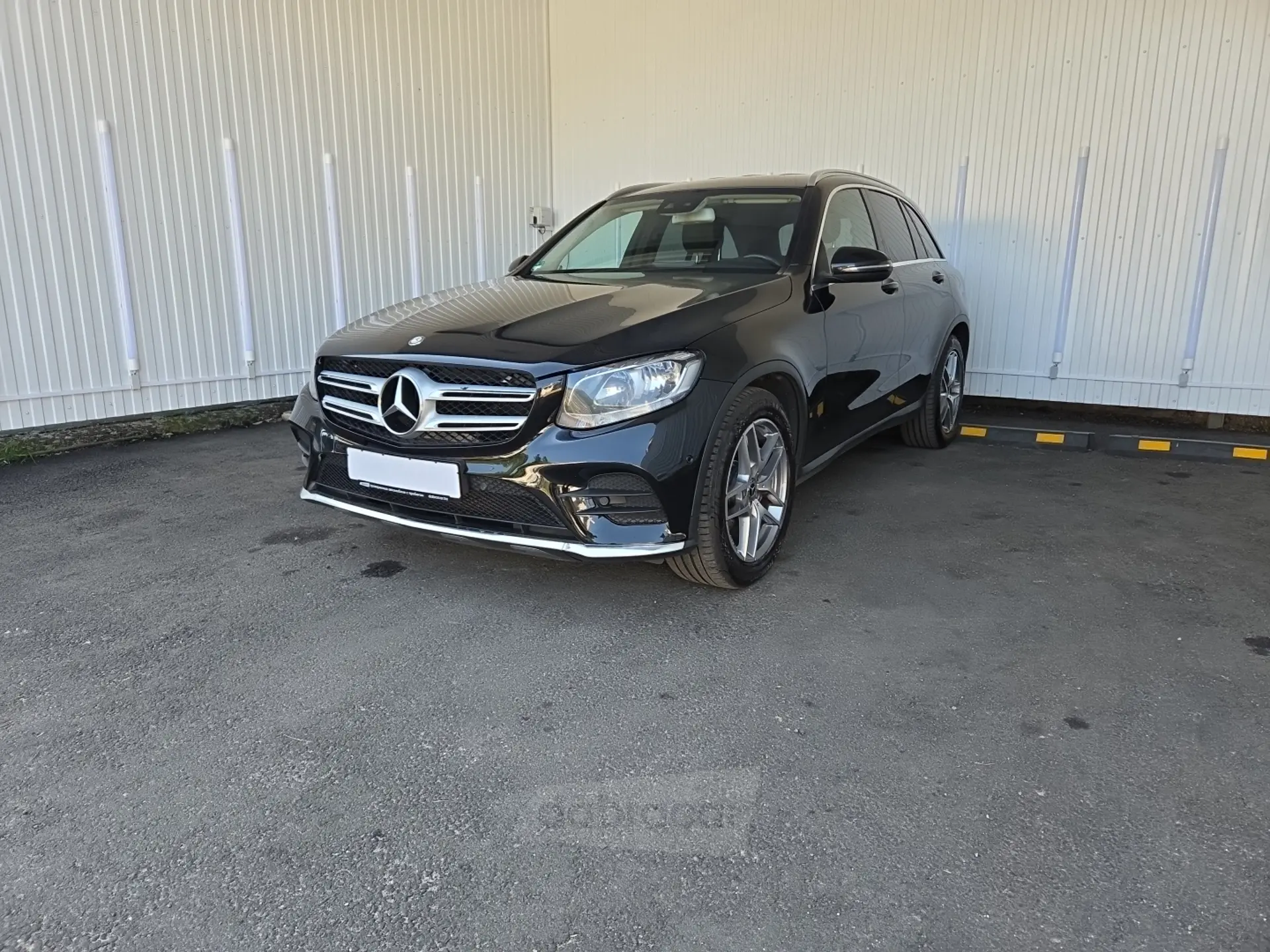 Автомобиль Mercedes-Benz GLC (2017)