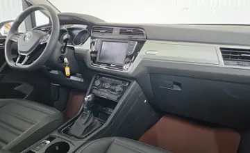 Volkswagen Touran 2017 года за 51 990 BYN в Минск