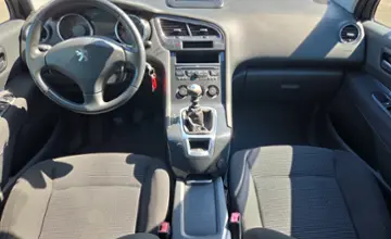 Peugeot 5008 2010 года за 24 990 BYN в Минск