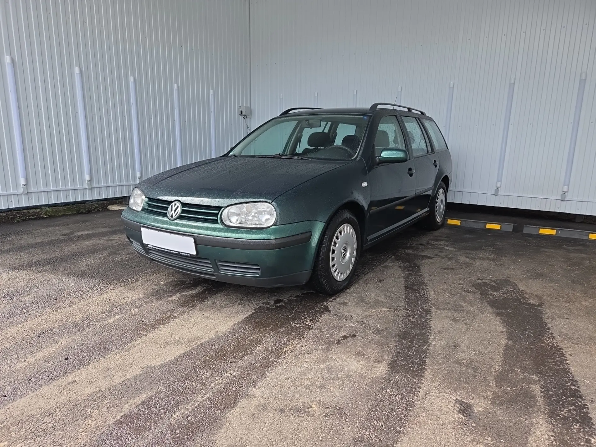 Volkswagen Golf 2000 года за 10 990 BYN в Минск
