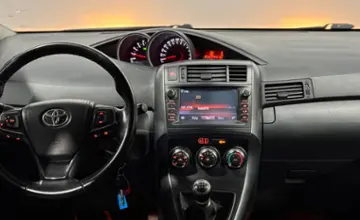 Toyota Verso 2016 года за 35 900 BYN в Минск