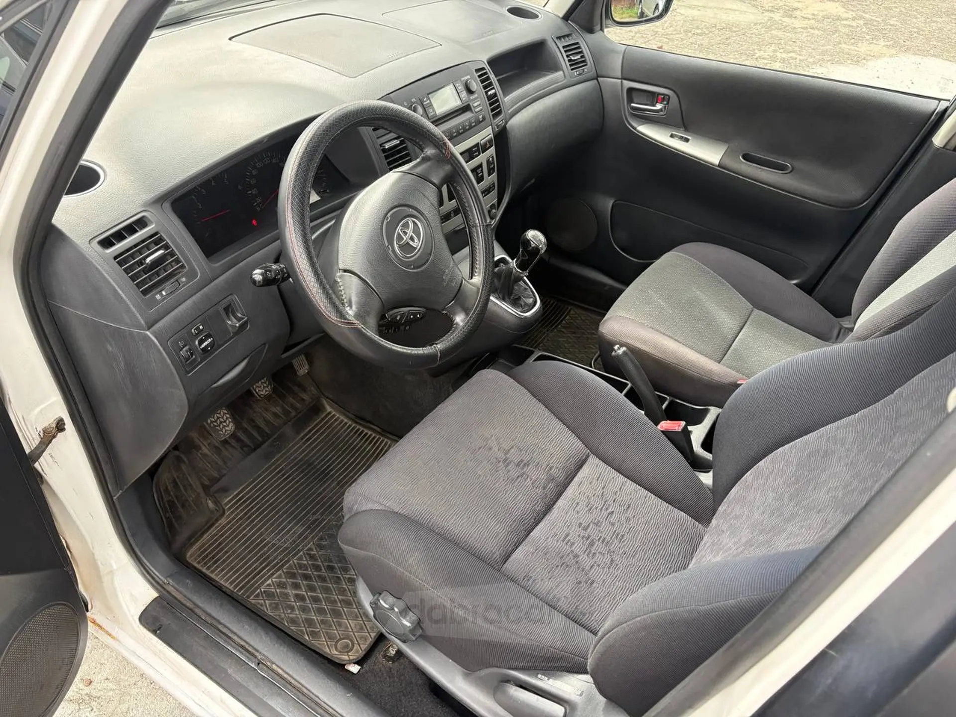  Corolla Verso