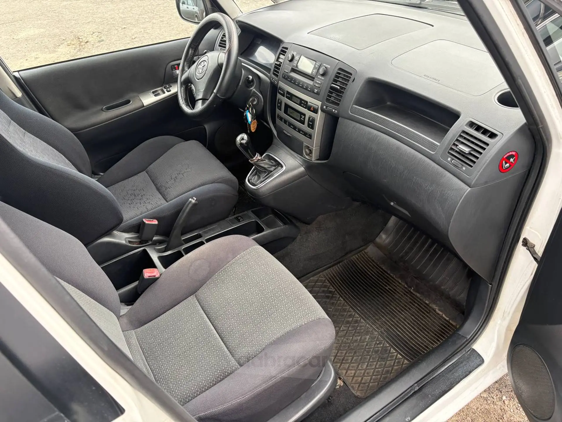  Corolla Verso
