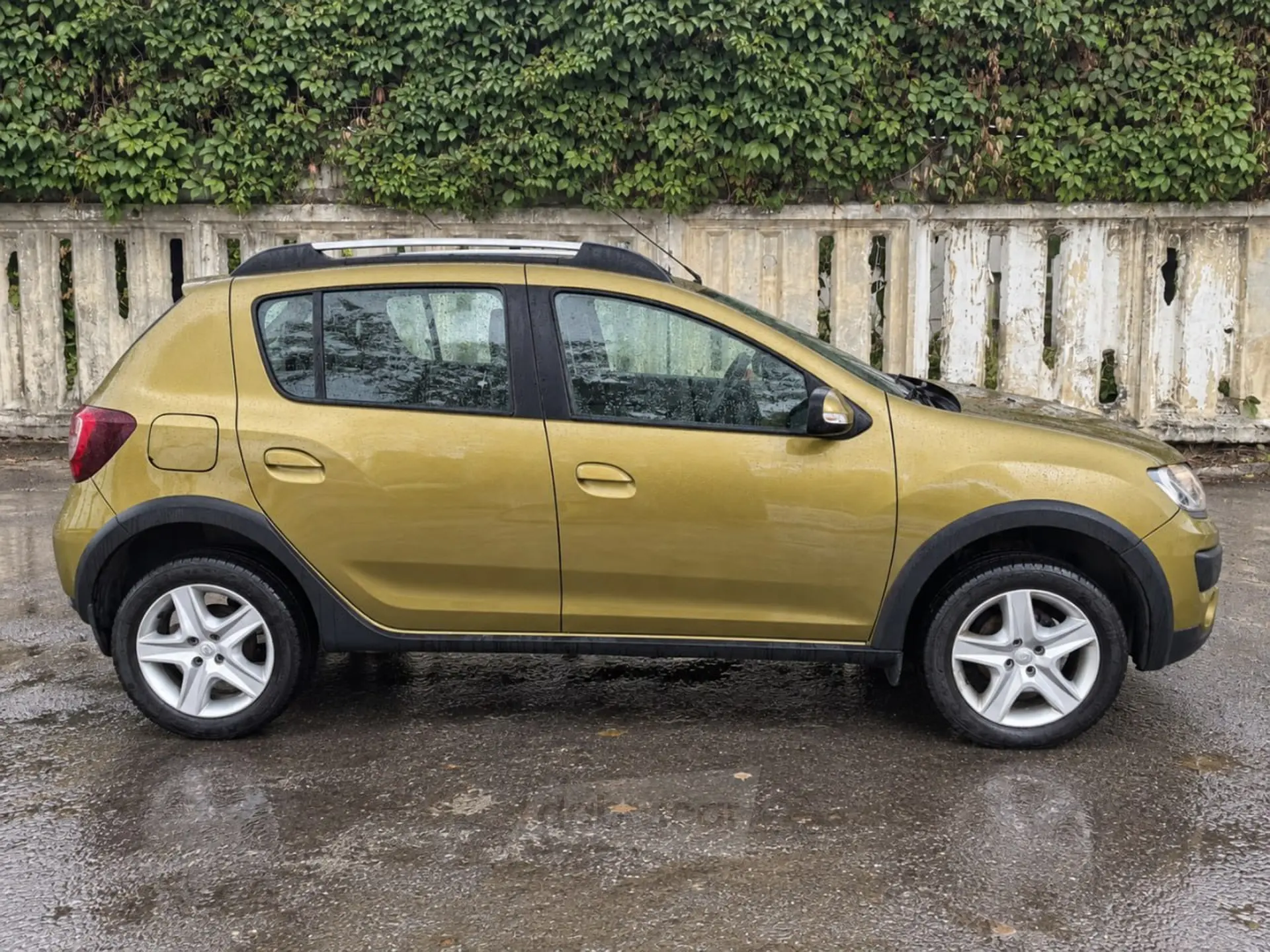  Sandero